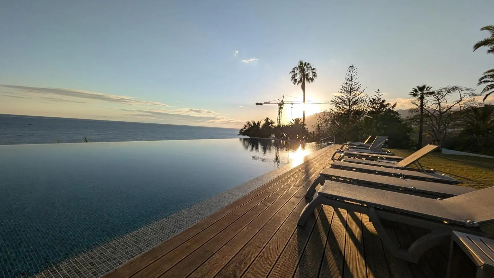 アパート Breathtaking Oceanfront Living, Sunset Facing 3-Bedroom Flat In Acqua Residences フンシャル