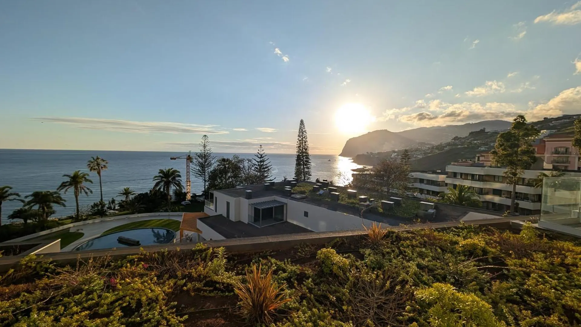 Breathtaking Oceanfront Living, Sunset Facing 3-Bedroom Flat In Acqua Residences フンシャル ポルトガル