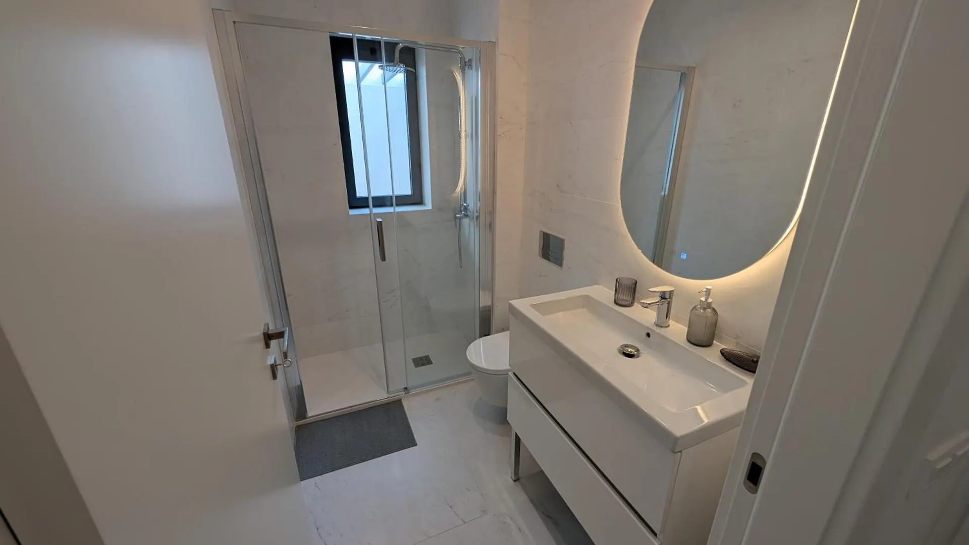 Breathtaking Oceanfront Living, Sunset Facing 3-Bedroom Flat In Acqua Residences フンシャル