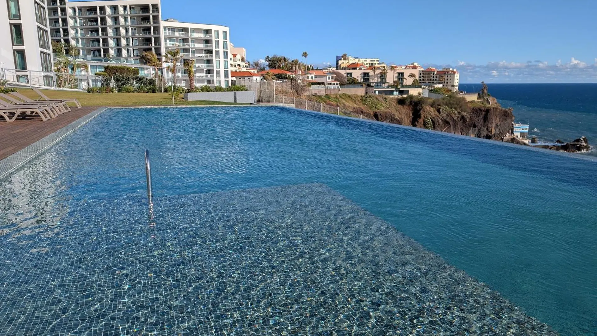 Breathtaking Oceanfront Living, Sunset Facing 3-Bedroom Flat In Acqua Residences Funchal  0*, Funchal (Madeira)