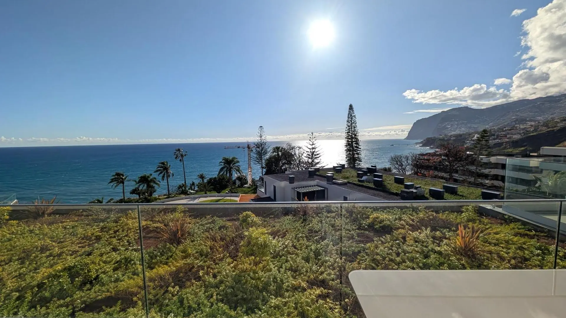 Breathtaking Oceanfront Living, Sunset Facing 3-Bedroom Flat In Acqua Residences Funchal  Apartmán