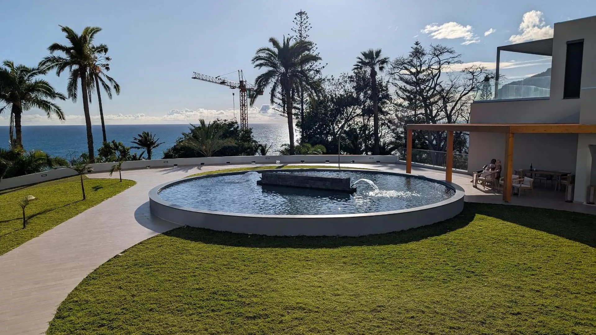 Breathtaking Oceanfront Living, Sunset Facing 3-Bedroom Flat In Acqua Residences Funchal