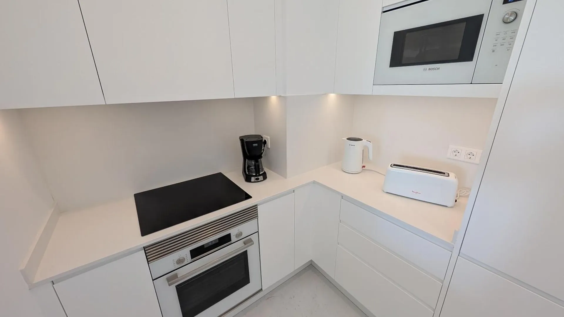 Breathtaking Oceanfront Living, Sunset Facing 3-Bedroom Flat In Acqua Residences フンシャル アパート