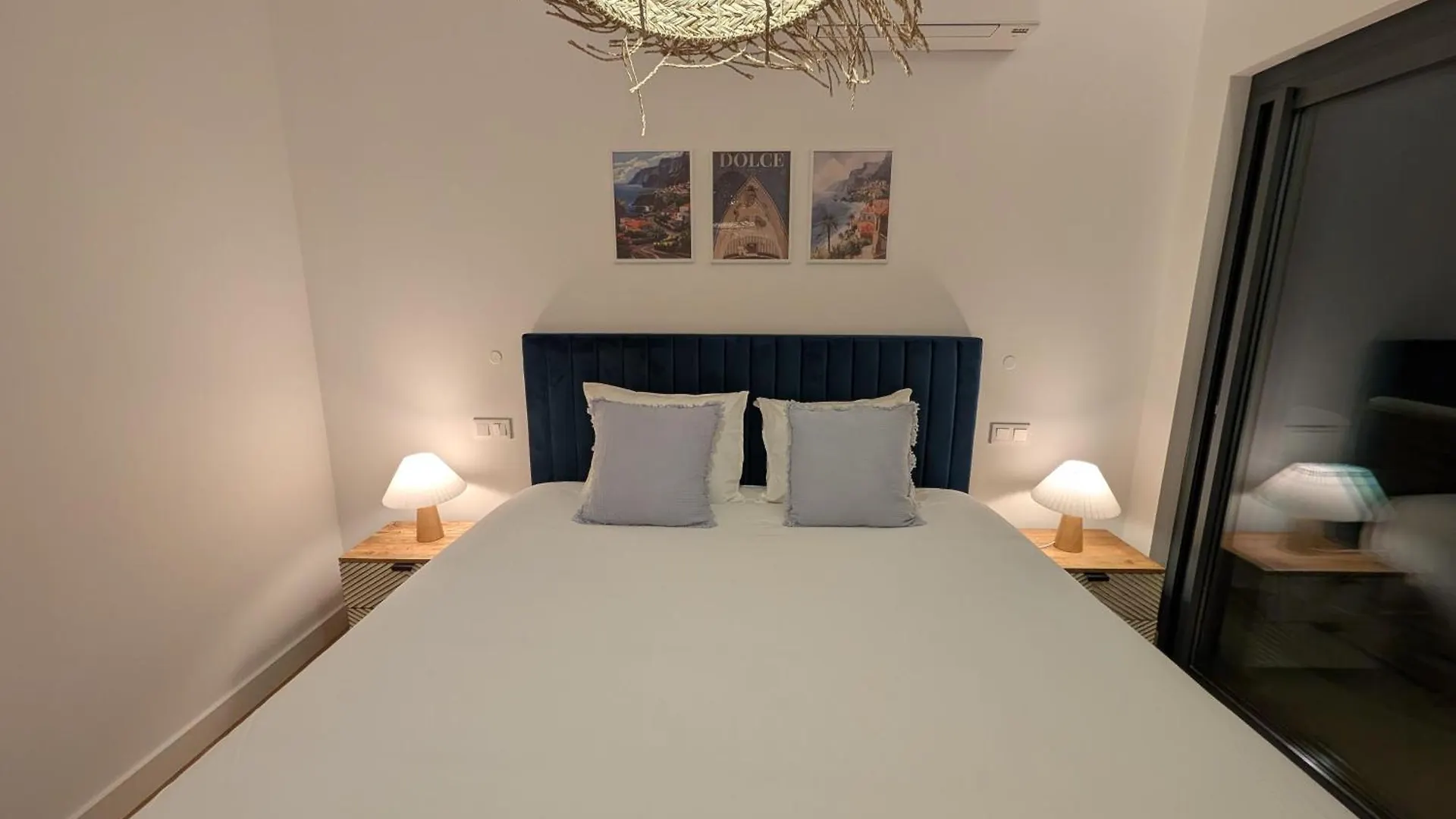 Breathtaking Oceanfront Living, Sunset Facing 3-Bedroom Flat In Acqua Residences フンシャル アパート